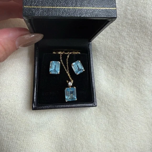 Elegant Blue Gemstone Jewelry Set - Picture 1 of 2